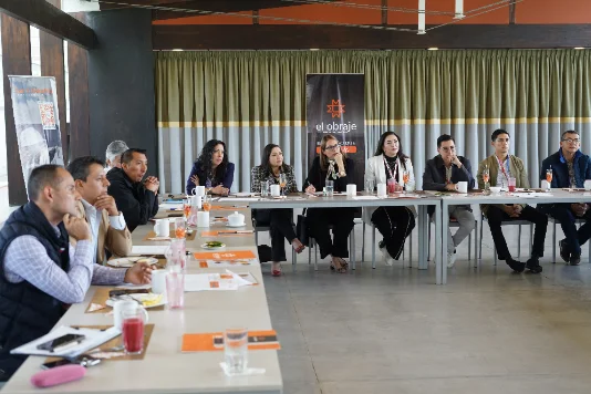 Mesa de trabajo con representantes de empresas del parque en El Molle