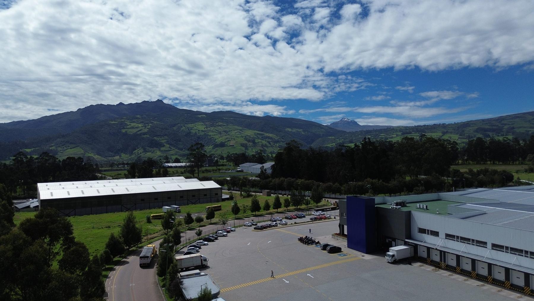 Plantas de UMCO y TuTi en el Parque Industrial El Obraje, vista aérea